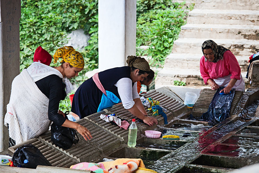  Women washing the cloths in the washhouses along the spring Ras el Ma   Chefchaouen (Chaouen)   Morocco